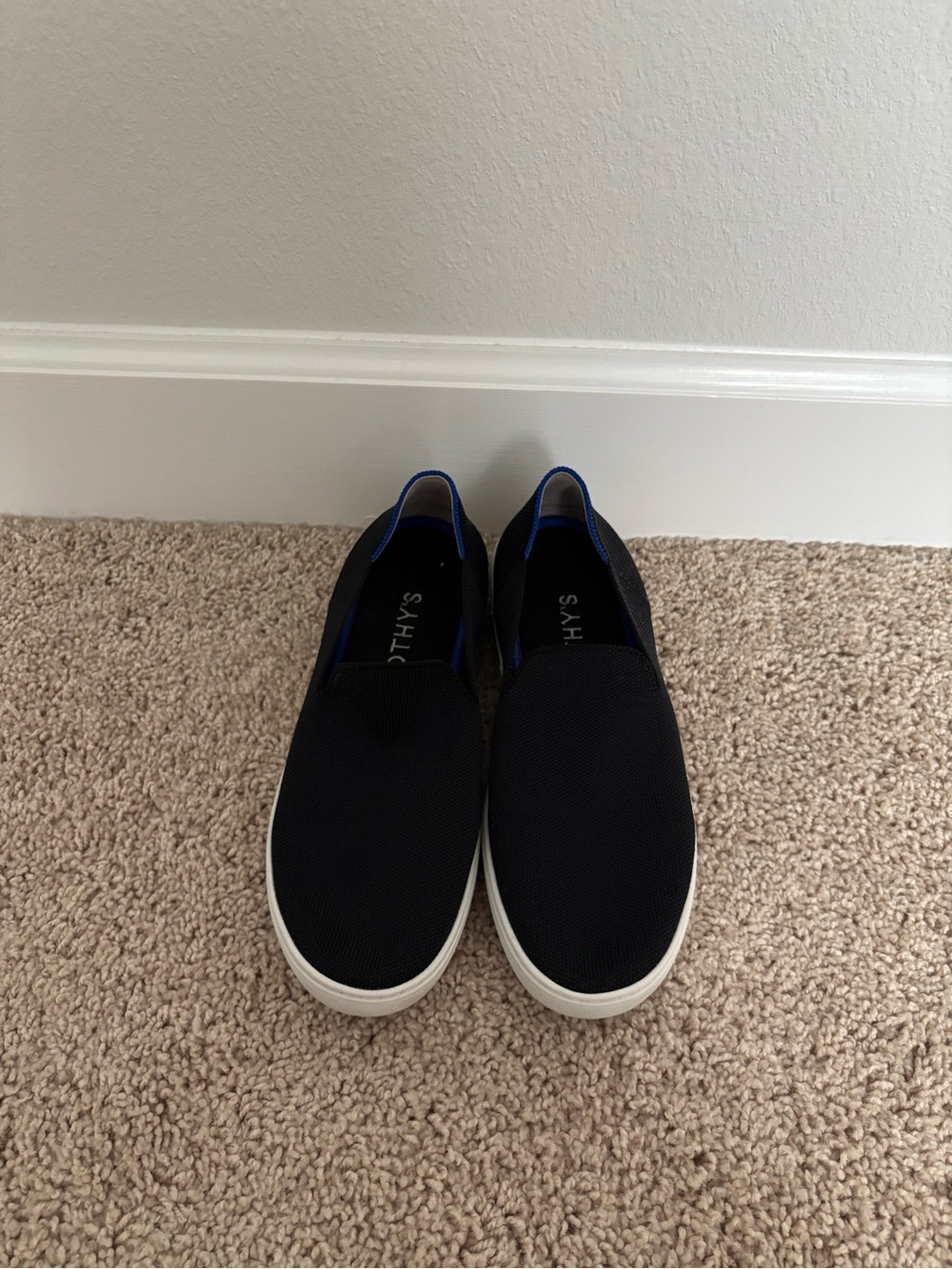 Black Rothy’s Sneaker style flat